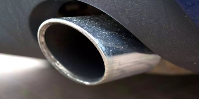 Ein Auspuff eines Autos. Ein Auspuff eines Autos.