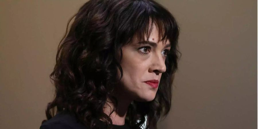 Asia Argento spricht während der Abschlusszeremonie des 71. internationalen Filmfestivals in Cannes (F) über ihre Vergewaltigung durch Harvey Weinstein.