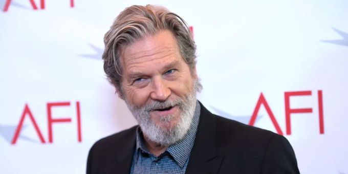 Jeff Bridges soll bei der Verleihung am 6. Januar in Los Angeles ausgezeichnet werden. Der US-Schauspieler Jeff Bridges blickt in die Kamera.