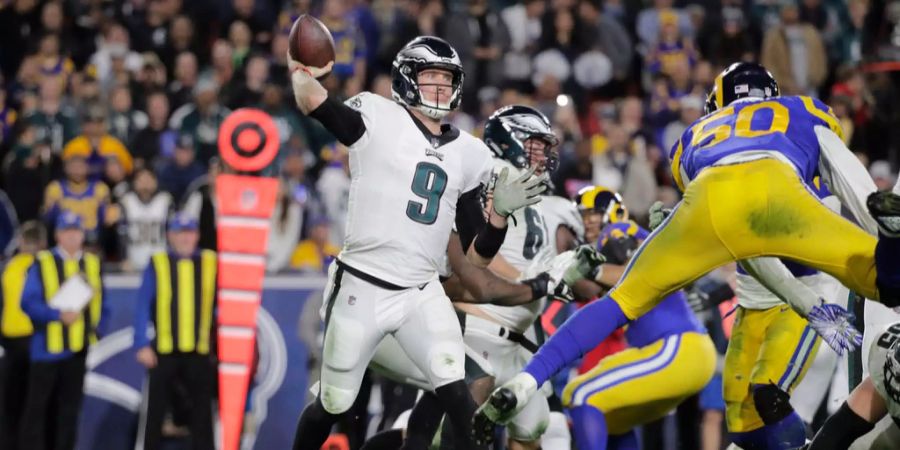 Nick Foles wirft einen Pass.