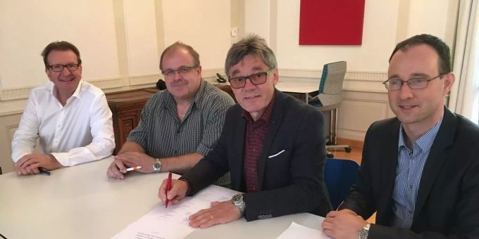 Unterzeichnung des Gemeindevertrags in Uerkheim