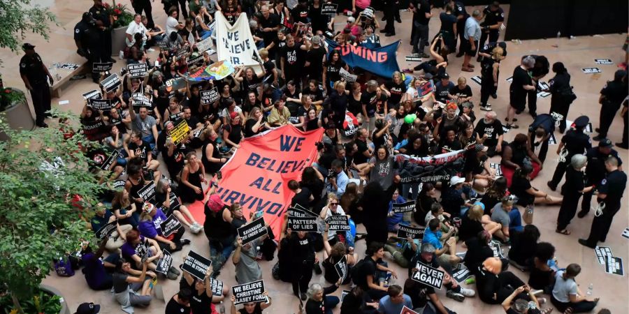 Demonstration gegen den umstrittenen Richterkandidaten Brett Kavanaugh beim Capitol in Washington D.C.