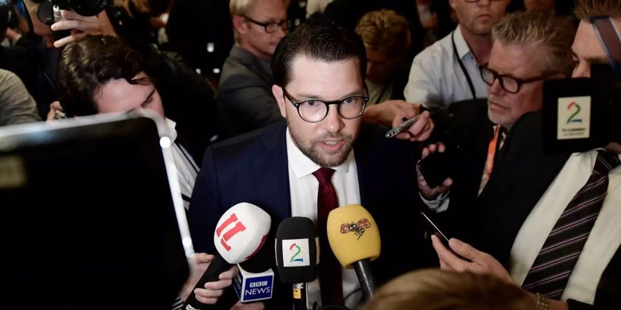 Jimmie Akesson von den rechtspopulistischen «Sverigedemokraterna» – Schwedendemokraten – äussert sich nach einer Debatte von Parteiführern beim staatlichen schwedischen Fernsehsender SVT.