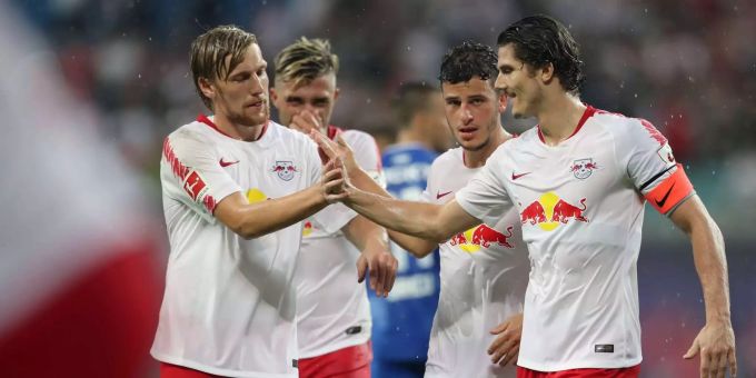 Der Schwede Emil Forsberg (l.) im Trikot von RB Leipzig. Der Schwede Emil Forsberg (l.) im Trikot von RB Leipzig.