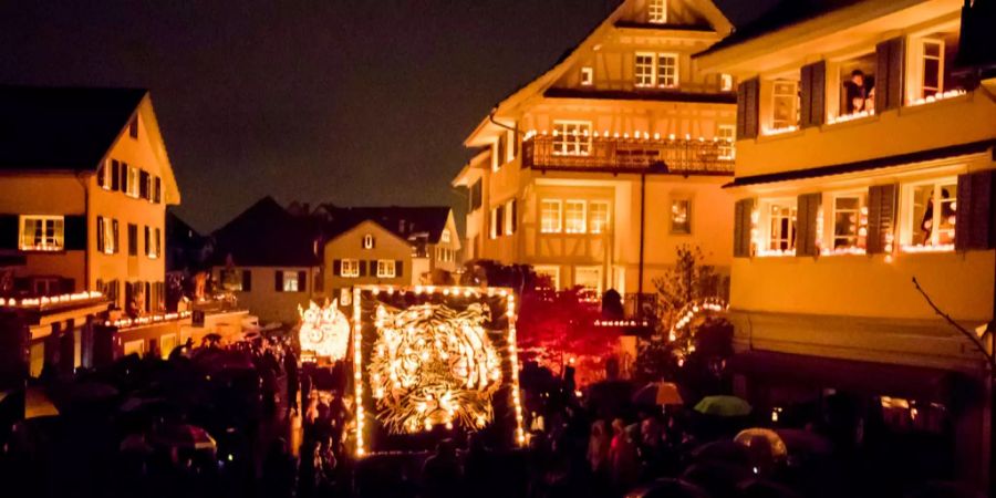 Jährlich findet im November in Richterswil ZH die Räbenchilbi statt.