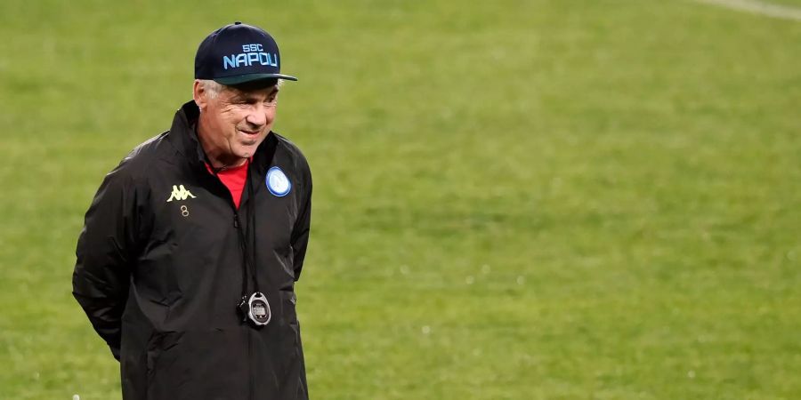 Carlo Ancelotti im Training bei Napoli.