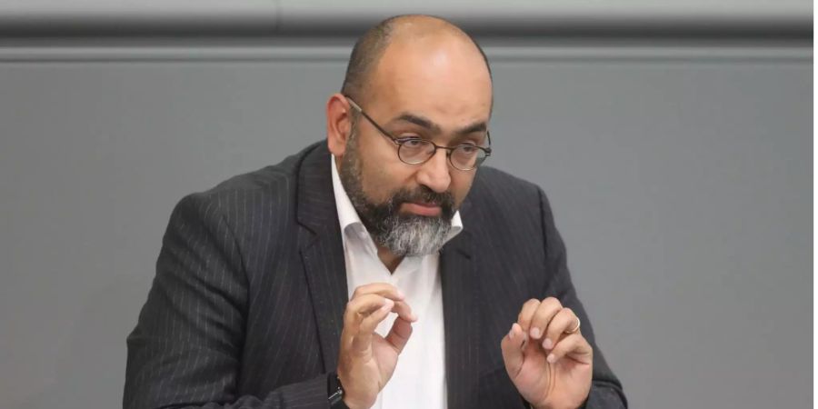 Der Abgeordnete Omid Nouripour spricht bei der Generaldebatte im Deutschen Bundestag.