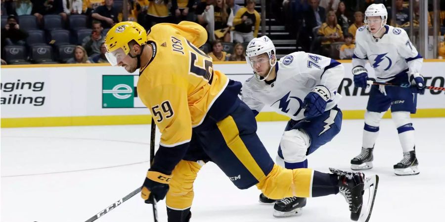 Roman Josi zieht für die Nashville Predators ab.