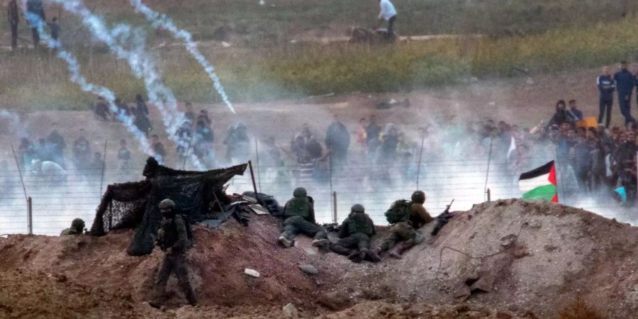 Israeli troops on Gaza Strip border sat Nahal Oz during Friday clashes