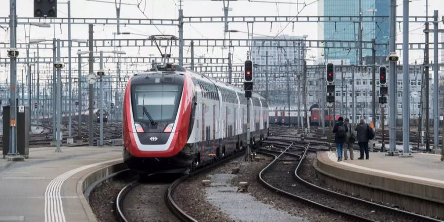 zug reise nachhaltig bahnhof