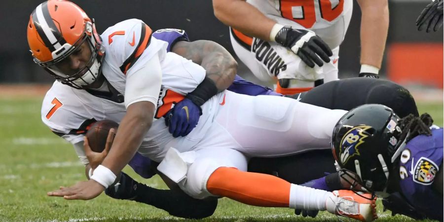 Die Cleveland Browns verlieren gegen die Baltimore Ravens gleich mit 10:27. Damit sind sie zwei Niederlagen davon entfernt, die Saison sieglos abzuschliessen. Umso lächerlicher wirkt die Aussage des neuen General Managers John Dorsey, dass er sein Team nächste Saison um den Divisionstitel spielen sieht.