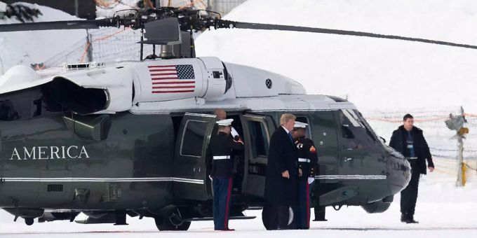 Die US-Flagge auf dem Regierungshelikopter Trumps. Die US-Flagge auf dem Regierungshelikopter Trumps.