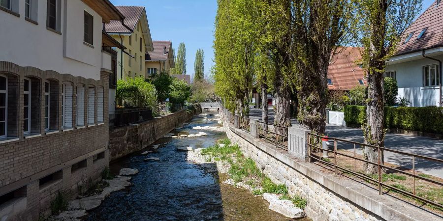 Der Lyssbach in der Ortschaft Lyss.