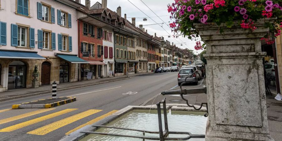 Die Hauptstrasse in der Gemeinde Nidau.