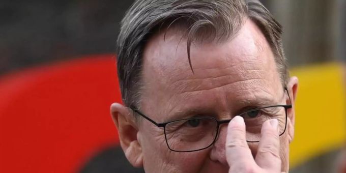 Thüringens Ministerpräsident Bodo Ramelow hat Ungeimpfte mit Misstrauen gegenüber mRNA-Impfstoffen dazu aufgerufen, den neu zugelassenen Novavax-Impfstoff zu nutzen. Foto: Hendrik Schmidt/dpa-Zentralbild/dpa Thüringens Ministerpräsident Bodo Ramelow hat Ungeimpfte mit Misstrauen gegenüber mRNA-Impfstoffen dazu aufgerufen, den neu zugelassenen Novavax-Impfstoff zu nutzen. Foto: Hendrik Schmidt/dpa-Zentralbild/dpa