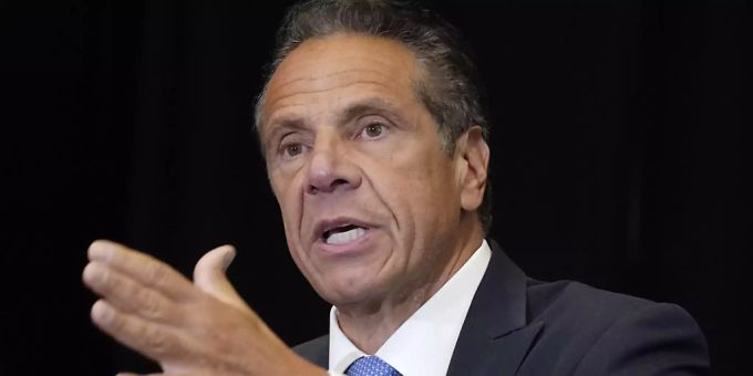 Der ehemalige Gouverneur des US-Bundesstaates New York, Andrew Cuomo, wird mangels Beweisen nicht wegen Belästigung durch unerwünschte Küsse angeklagt. (Archivbild) Der ehemalige Gouverneur des US-Bundesstaates New York, Andrew Cuomo, wird mangels Beweisen nicht wegen Belästigung durch unerwünschte Küsse angeklagt. (Archivbild)