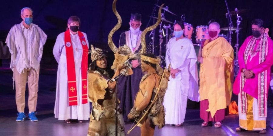 Angehörige der Khoisan gedenken des Verstorbenen