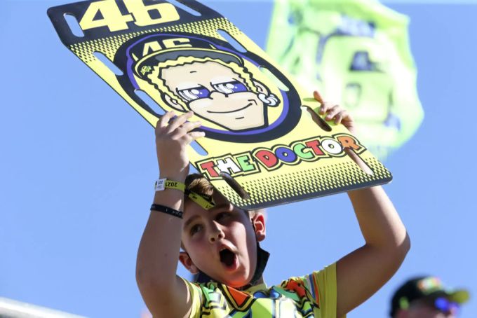 Die Fans feiern Valentino Rossi ein letztes Mal. Valentino Rossi