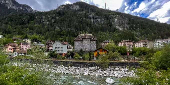 Aussicht auf die Reuss in Gurtnellen. Aussicht auf die Reuss in Gurtnellen.