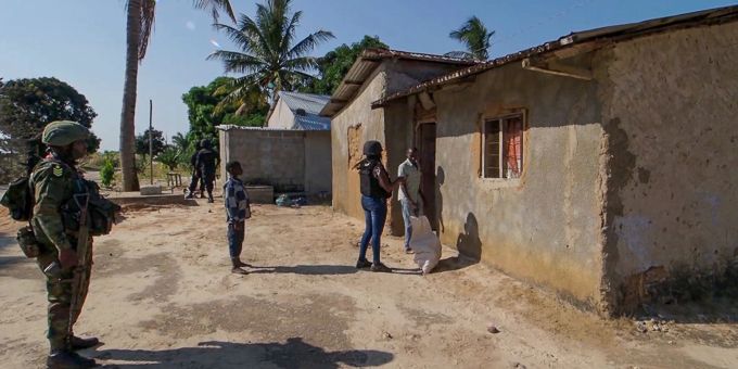Flucht - Gewalt in Mosambik und DR Kongo vertreibt Hunderttausende