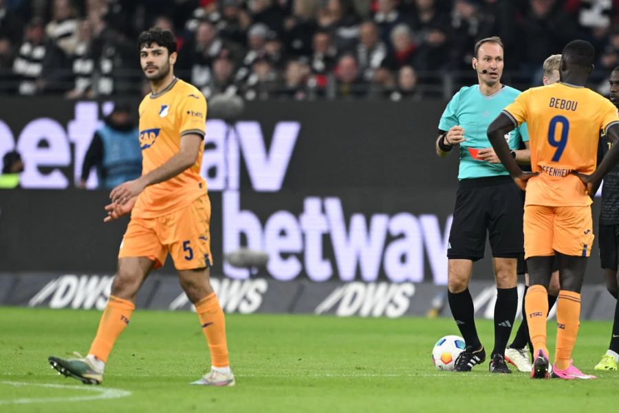 Hoffenheim beendet das Spiel sogar nur zu neunt.