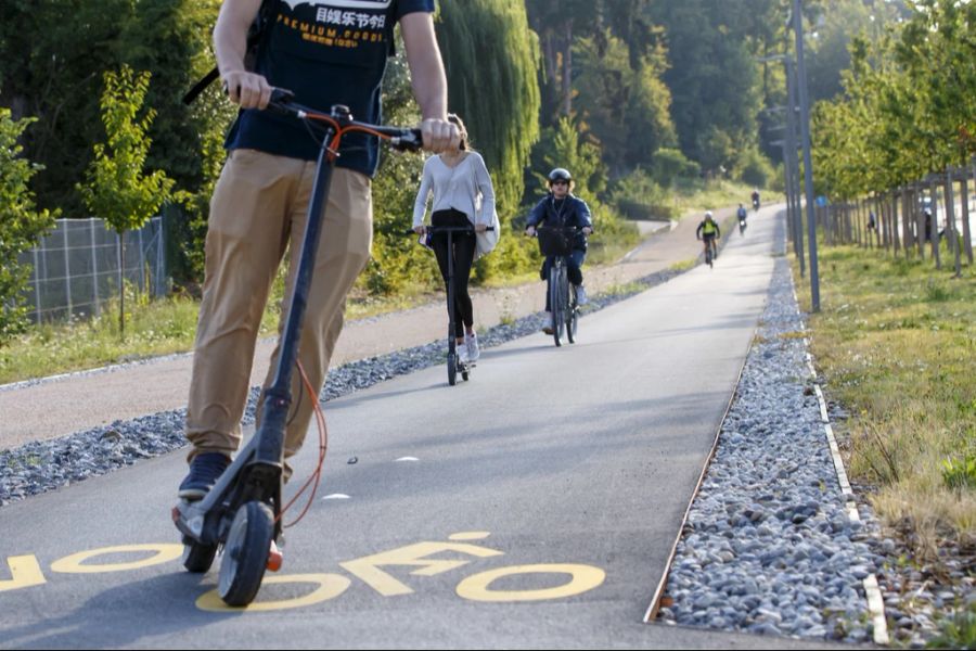 Die Zunahme der E-Trottis im Verkehr sorgt auch für immer mehr Verstösse im Zusammenhang mit den E-Scootern.