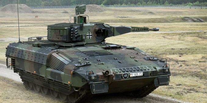 Ein Schützenpanzer vom Typ Puma auf dem Erprobungsgelände des Unternehmens Rheinmetall in der Lüneburger Heide. Ein Schützenpanzer vom Typ Puma auf dem Erprobungsgelände des Unternehmens Rheinmetall in der Lüneburger Heide.