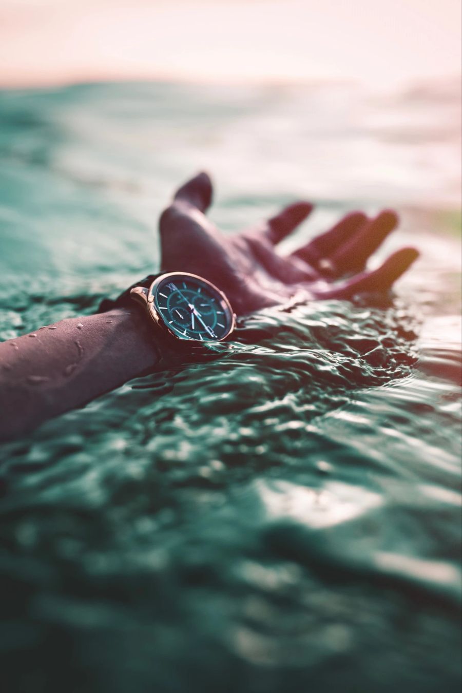 Armbanduhr im Meer