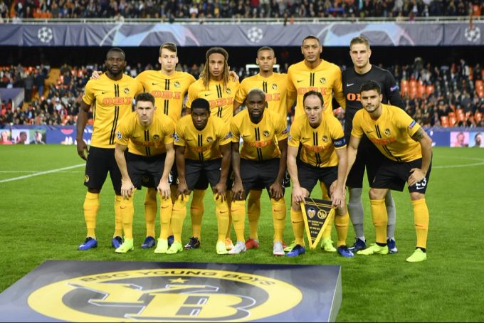 Sékou Sanogo (oben, links) spielte mit YB auch in der Champions League. YB