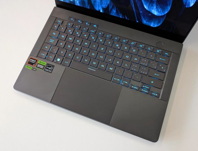 Der ROG Zephyrus G14 ist eher schlicht gestaltet für ein Gaming-Notebook. Asus ROG Zephyrus G14