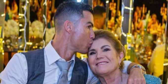 Grosszügig! - Ronaldo schenkt seiner Mama zum Geburi einen Porsche