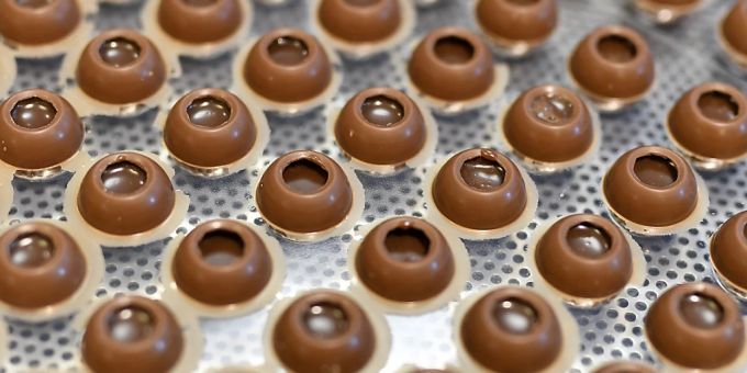Der Schokoladenkonzern Barry Callebaut plant den Abbau von rund 2500 Jobs. Die Kürzungen sind Teil des letzten Herbst angekündigten Sparprogramms.(Archivbild) Der Schokoladenkonzern Barry Callebaut plant den Abbau von rund 2500 Jobs. Die Kürzungen sind Teil des letzten Herbst angekündigten Sparprogramms.(Archivbild)