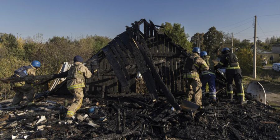 Ukraine Rettungskräfte Trümmer Kostjantyniwka