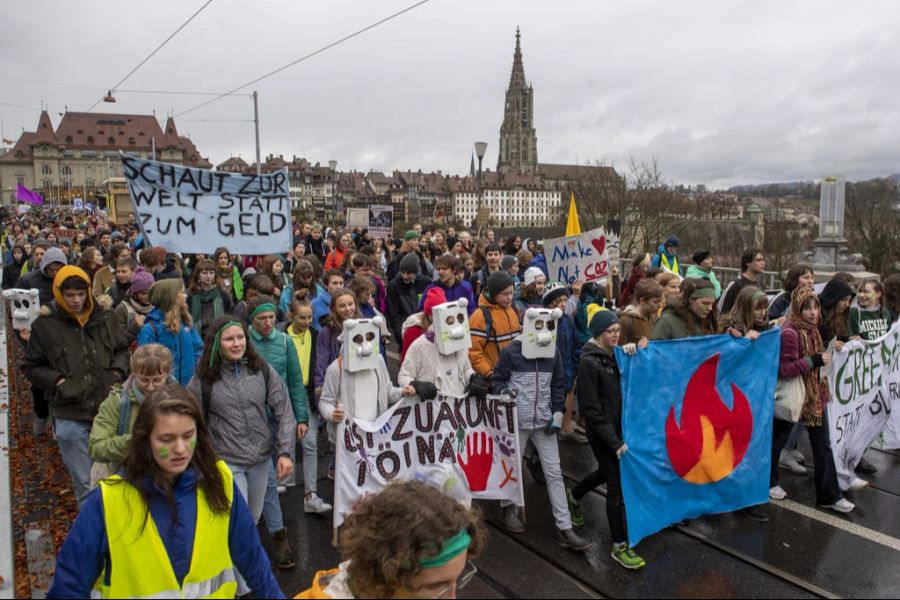 Die Gründerin sei am Frauenstreik und an Klimademonstrationen radikalisiert worden. Nach dem Besuch der Herbstschule von «Der Funke» habe sie die Zelle Lerbermatt gegründet. (Archivbild)