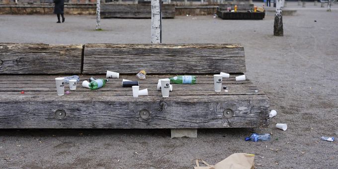 Viel Plastik gelangt in die Umwelt. Ein Grund dafür ist das achtlose Wegwerfen von Abfällen. (Archivbild) plastikmüll