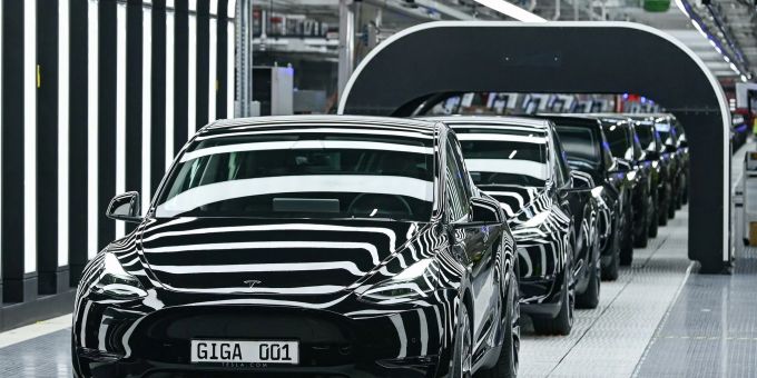 Produktion von Tesla in der Gigafactory Grünheide. Tesla hat im vergangenen Quartal einen Rekord bei seinen Auslieferungen aufgestellt. tesla