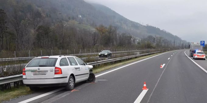 Sowohl der Autolenker als auch der 62-jährige Lastwagenchauffeur blieben unverletzt. Unfall