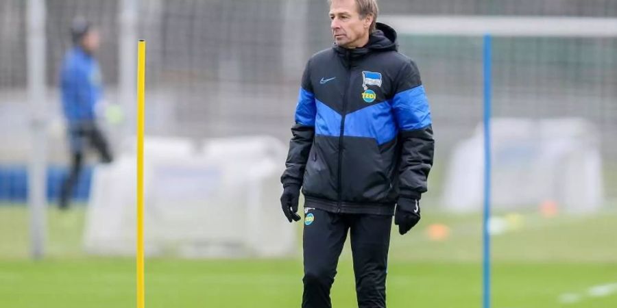 Trainer Jürgen Klinsmann will mit Hertha BSC den maximalen Erfolg. Foto: Andreas Gora/dpa