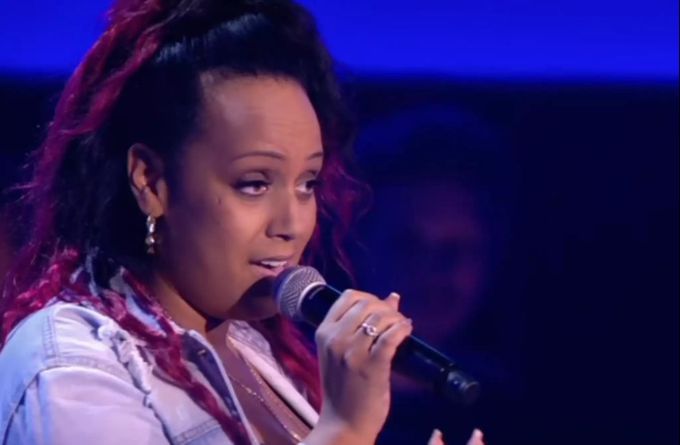 Janet singt «Dance with my Father». the voice
