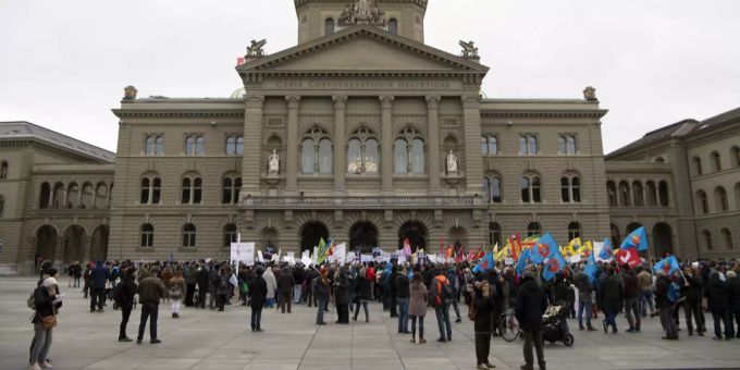 Bern - Kleindemos auf Bundesplatz während Session sollen Normalfall werden