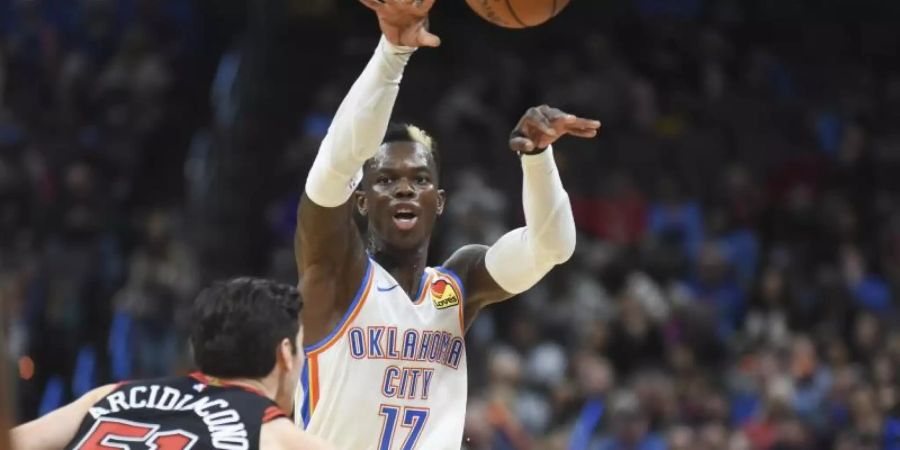 Spielmacher Dennis Schröder dirigierte Oklahoma City Thunder zum Heimsieg. Foto: Kyle Phillips/ AP/dpa