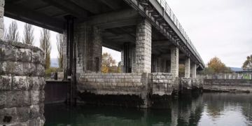 Wehrbrücke Port
