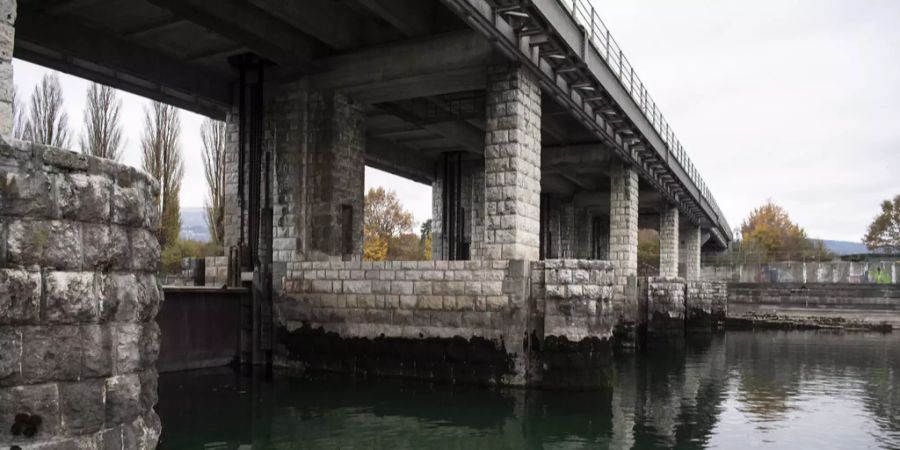 Wehrbrücke Port