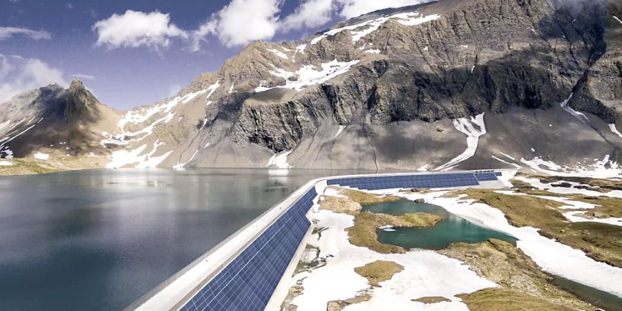 Die Axpo plant die erste alpine Solar-Grossanlage der Schweiz. Die Panels sollen auf der Muttsee-Staumauer des Pumpspeicherwerks Limmern (GL) befestigt werden.