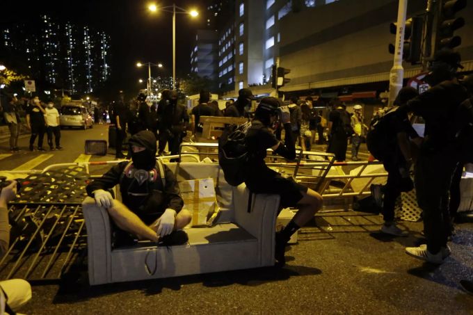 Demonstranten führen Strassen-Blockaden aus. Hong Kong Protests