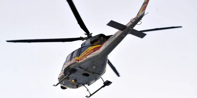 Der kleine Junge musste mit einem Rettungshelikopter ins Spital geflogen werden. (Symbolbild) Helikopter Riezlern Österreich
