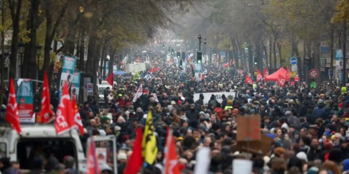 Die Pariser Demonstration gegen Macrons Rentenreform Streik Frankreich