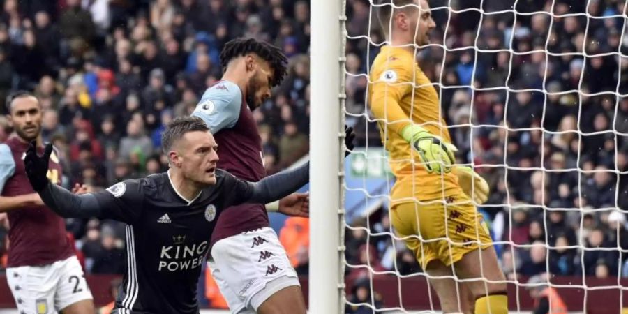 Leicesters Jamie Vardy (l) dreht nach seinem Treffer zum 1:0 jubelnd ab. Foto: Rui Vieira/AP