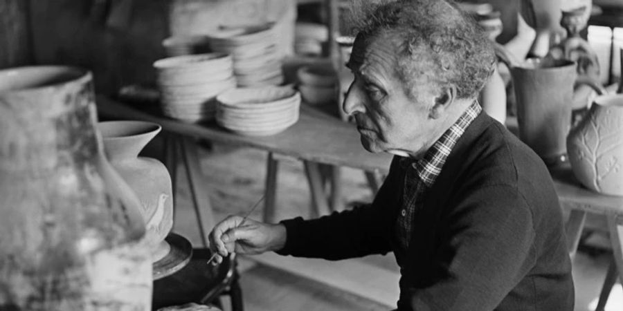 Der Künstler Marc Chagall in seinem Atelier in Südfrankreich