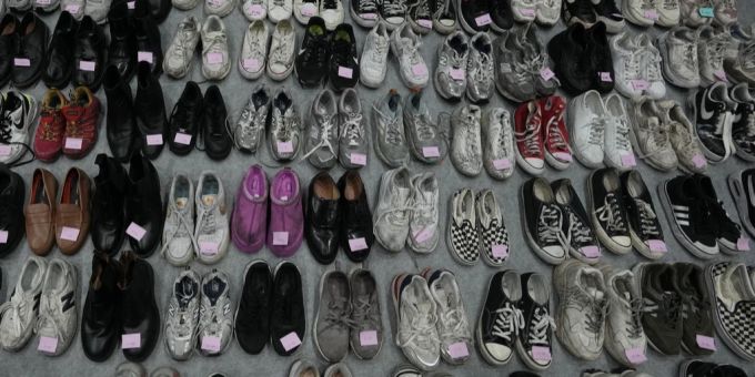 Die Schuhe gehören Opfer oder Überlebenden der Massenpanik vom Samstag in Seoul. Seoul Massenpanik